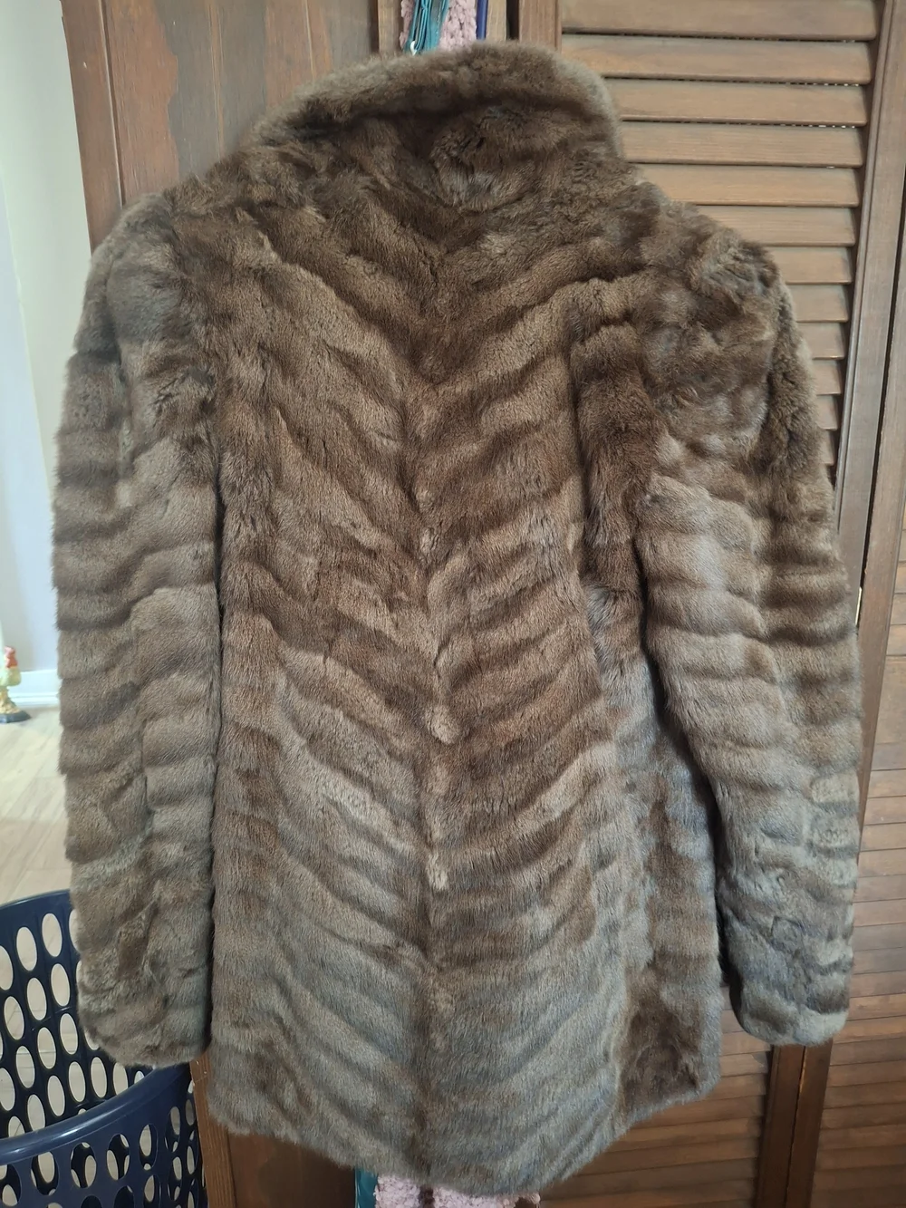Real Fur Coat Mink Or Muskrat. Cant Find Tag For What Kind It Is